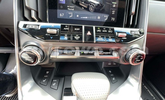 Sayi Sabo Lexus LX White Mota in Cotonou a Benin Sayi Sabo Lexus LX White Mota in Cotonou a Benin