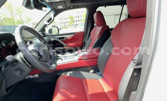 Sayi Sabo Lexus LX White Mota in Cotonou a Benin Sayi Sabo Lexus LX White Mota in Cotonou a Benin