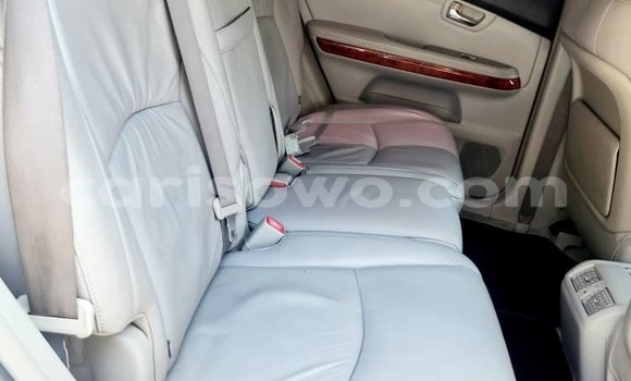 Sayi Na hannu Lexus RX 330 Azurfa Mota in Cotonou a Benin Sayi Na hannu Lexus RX 330 Azurfa Mota in Cotonou a Benin