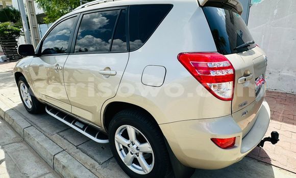 Sayi Na hannu Toyota RAV4 Brown Mota in Cotonou a Benin Sayi Na hannu Toyota RAV4 Brown Mota in Cotonou a Benin