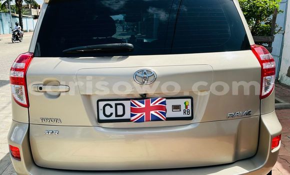 Sayi Na hannu Toyota RAV4 Brown Mota in Cotonou a Benin Sayi Na hannu Toyota RAV4 Brown Mota in Cotonou a Benin