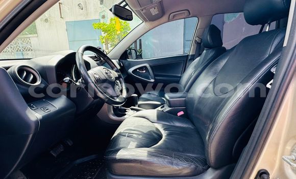 Sayi Na hannu Toyota RAV4 Brown Mota in Cotonou a Benin Sayi Na hannu Toyota RAV4 Brown Mota in Cotonou a Benin