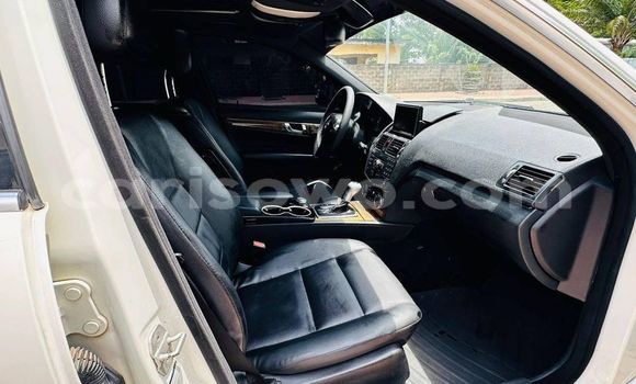 Sayi Na hannu Mercedes-Benz C–Class White Mota in Cotonou a Benin Sayi Na hannu Mercedes-Benz C–Class White Mota in Cotonou a Benin
