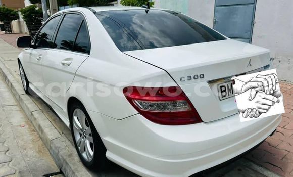 Sayi Na hannu Mercedes-Benz C–Class White Mota in Cotonou a Benin Sayi Na hannu Mercedes-Benz C–Class White Mota in Cotonou a Benin