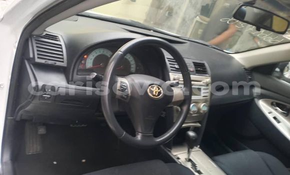 Ra Àlòkù Toyota Corolla funfun Ọkọ̀ in Cotonou ni Benin