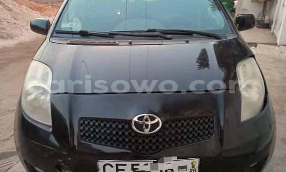 Sayi Na hannu Toyota Yaris Black Mota in Cotonou a Benin