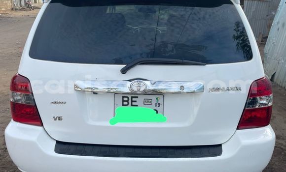 Sayi Na hannu Toyota Highlander White Mota in Cotonou a Benin