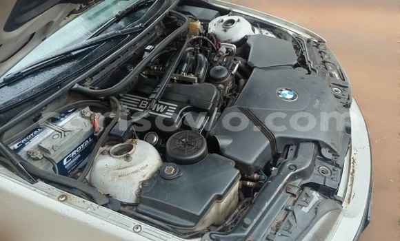 Ra Àlòkù BMW 3–Series Silver Ọkọ̀ in Cotonou ni Benin Ra Àlòkù BMW 3–Series Silver Ọkọ̀ in Cotonou ni Benin