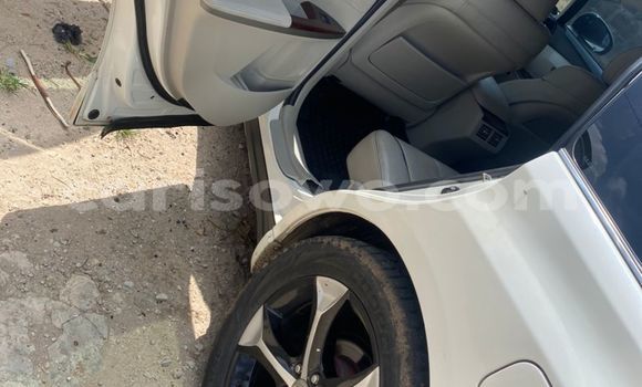 Buy Used Toyota Venza White Car in Cotonou in Benign Buy Used Toyota Venza White Car in Cotonou in Benign