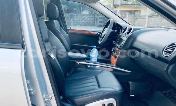 Acheter Occasion Voiture Mercedes-Benz ML–Class Gris à Cotonou, Benin Acheter Occasion Voiture Mercedes-Benz ML–Class Gris à Cotonou, Benin