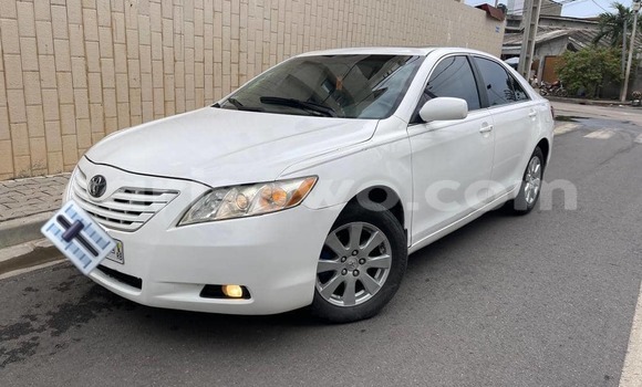 Sayi Na hannu Toyota Camry White Mota in Abomey a Benin Sayi Na hannu Toyota Camry White Mota in Abomey a Benin