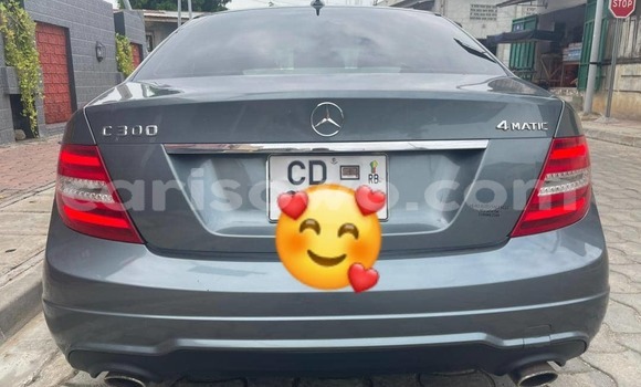 Ra Àlòkù Mercedes-Benz 300–Series Miiran Ọkọ̀ in Abomey Calavi ni Benin