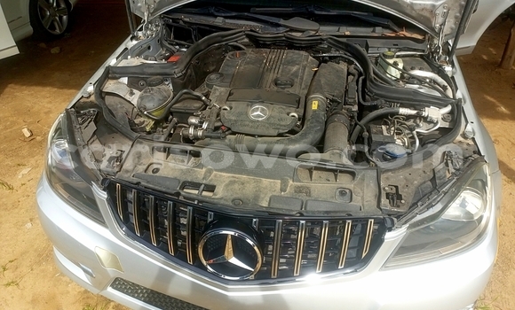 Acheter Occasion Voiture Mercedes-Benz C–Class Gris à Cotonou, Benin Acheter Occasion Voiture Mercedes-Benz C–Class Gris à Cotonou, Benin