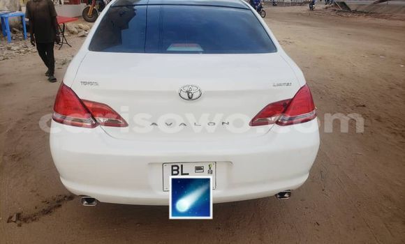 Buy Used Toyota Avalon White Car in Cotonou in Benign
