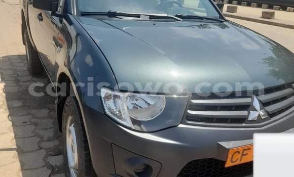 Buy Used Mitsubishi L200 Black Car in Cotonou in Benign
