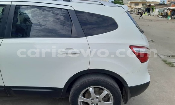 Ra Àlòkù Nissan Qashqai+2 funfun Ọkọ̀ in Cotonou ni Benin Ra Àlòkù Nissan Qashqai+2 funfun Ọkọ̀ in Cotonou ni Benin