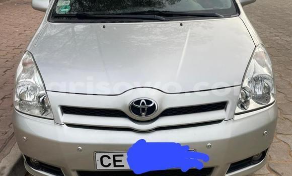 Sayi Na hannu Toyota Corolla Verso Azurfa Mota in Cotonou a Benin