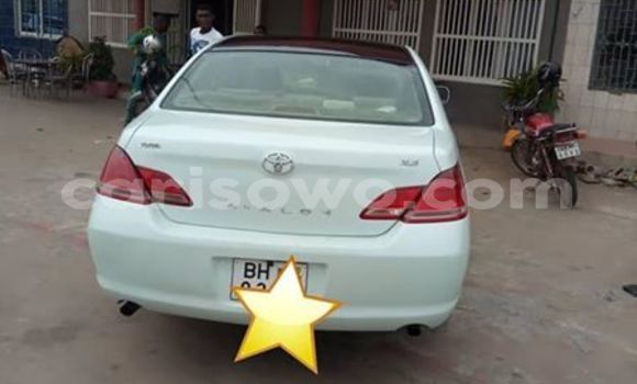 Buy Used Toyota Avalon White Car in Cotonou in Benign Buy Used Toyota Avalon White Car in Cotonou in Benign