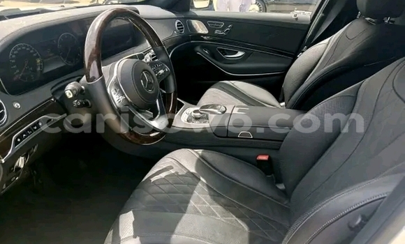 Ra Tuntun Mercedes-Benz Maybach S-klasse funfun Ọkọ̀ in Cotonou ni Benin Ra Tuntun Mercedes-Benz Maybach S-klasse funfun Ọkọ̀ in Cotonou ni Benin