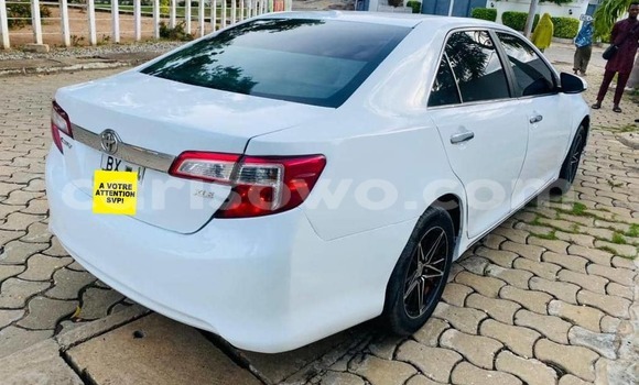 Sayi Na hannu Toyota Camry White Mota in Cotonou a Benin Sayi Na hannu Toyota Camry White Mota in Cotonou a Benin