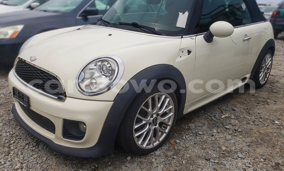 Ra Àlòkù MINI Cooper funfun Ọkọ̀ in Cotonou ni Benin Ra Àlòkù MINI Cooper funfun Ọkọ̀ in Cotonou ni Benin