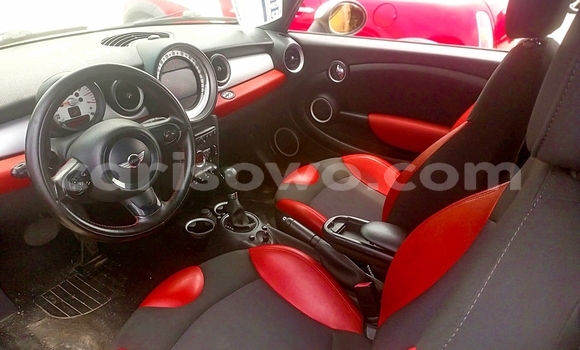 Ra Àlòkù MINI Cooper funfun Ọkọ̀ in Cotonou ni Benin Ra Àlòkù MINI Cooper funfun Ọkọ̀ in Cotonou ni Benin