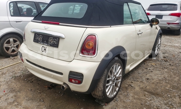 Ra Àlòkù MINI Cooper funfun Ọkọ̀ in Cotonou ni Benin Ra Àlòkù MINI Cooper funfun Ọkọ̀ in Cotonou ni Benin