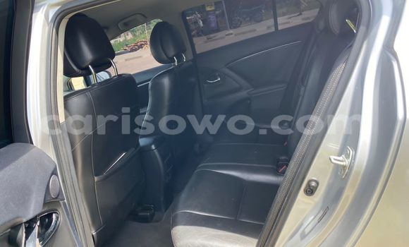 Ra Àlòkù Toyota Avensis Silver Ọkọ̀ in Cotonou ni Benin Ra Àlòkù Toyota Avensis Silver Ọkọ̀ in Cotonou ni Benin