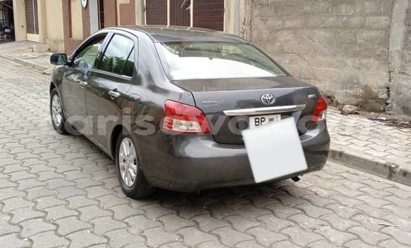 Sayi Na hannu Toyota Yaris Black Mota in Cotonou a Benin