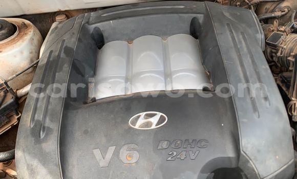 Sayi Na hannu Hyundai Santa Fe Azurfa Mota in Cotonou a Benin Sayi Na hannu Hyundai Santa Fe Azurfa Mota in Cotonou a Benin