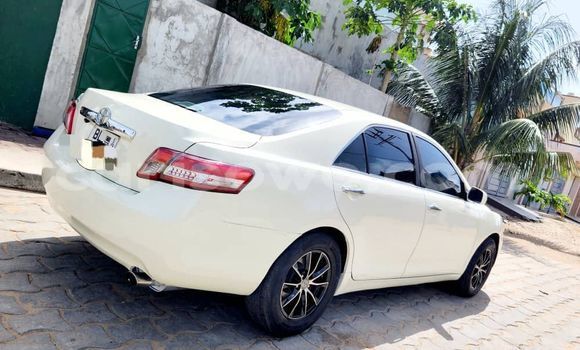 Sayi Na hannu Toyota Camry White Mota in Cotonou a Benin