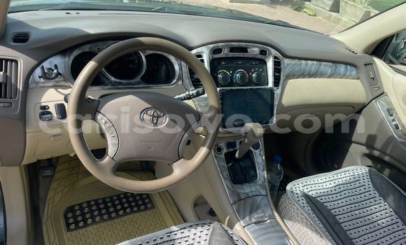 Acheter Occasion Voiture Toyota Highlander Vert à Cotonou, Benin Acheter Occasion Voiture Toyota Highlander Vert à Cotonou, Benin