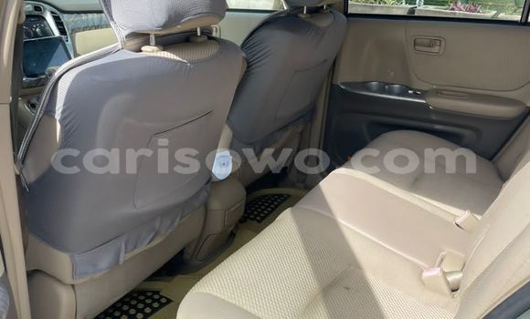 Acheter Occasion Voiture Toyota Highlander Vert à Cotonou, Benin Acheter Occasion Voiture Toyota Highlander Vert à Cotonou, Benin