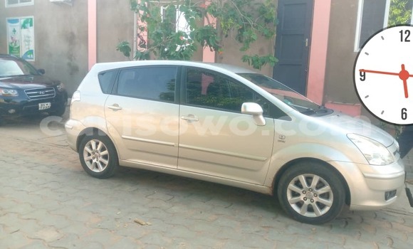 Ra Àlòkù Toyota Corolla Verso Silver Ọkọ̀ in Cotonou ni Benin Ra Àlòkù Toyota Corolla Verso Silver Ọkọ̀ in Cotonou ni Benin