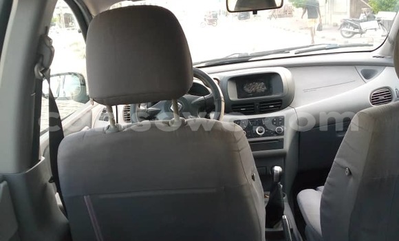 Sayi Na hannu Nissan Almera Tino Black Mota in Cotonou a Benin Sayi Na hannu Nissan Almera Tino Black Mota in Cotonou a Benin