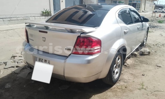 Sayi Na hannu Dodge Avenger Azurfa Mota in Cotonou a Benin