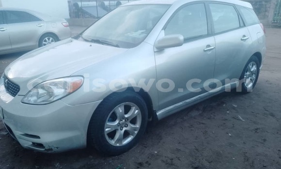 Ra Àlòkù Toyota Matrix funfun Ọkọ̀ in Cotonou ni Benin Ra Àlòkù Toyota Matrix funfun Ọkọ̀ in Cotonou ni Benin