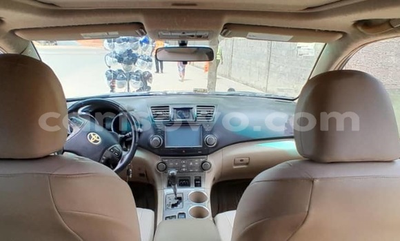 Ra Àlòkù Toyota Highlander Silver Ọkọ̀ in Cotonou ni Benin Ra Àlòkù Toyota Highlander Silver Ọkọ̀ in Cotonou ni Benin