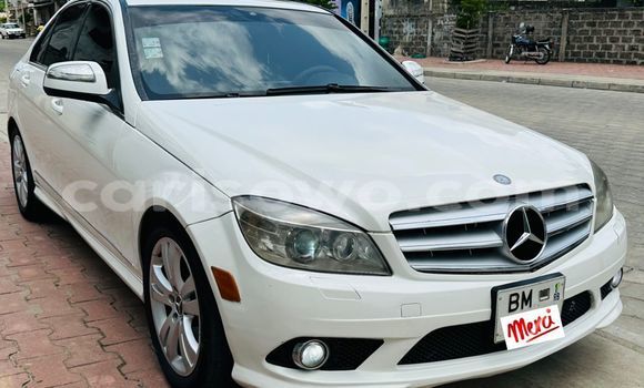 Ra Àlòkù Mercedes-Benz C–Class funfun Ọkọ̀ in Cotonou ni Benin