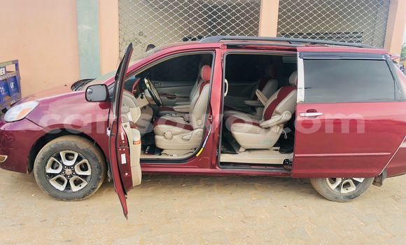 Acheter Occasion Voiture Toyota Sienna Rouge à Cotonou, Benin Acheter Occasion Voiture Toyota Sienna Rouge à Cotonou, Benin
