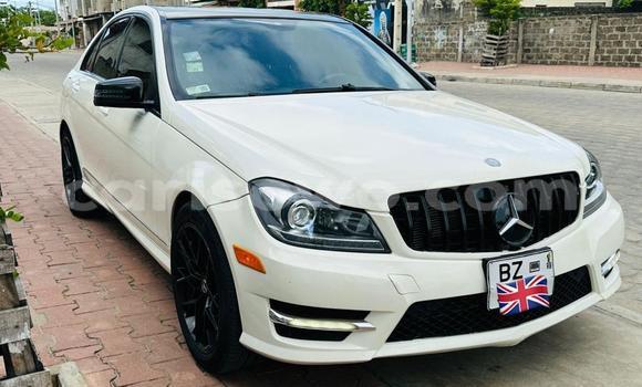 Ra Àlòkù Mercedes-Benz C-Classe funfun Ọkọ̀ in Cotonou ni Benin Ra Àlòkù Mercedes-Benz C-Classe funfun Ọkọ̀ in Cotonou ni Benin