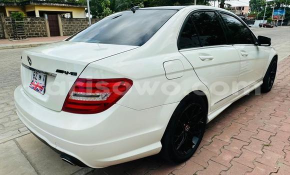 Ra Àlòkù Mercedes-Benz C-Classe funfun Ọkọ̀ in Cotonou ni Benin Ra Àlòkù Mercedes-Benz C-Classe funfun Ọkọ̀ in Cotonou ni Benin