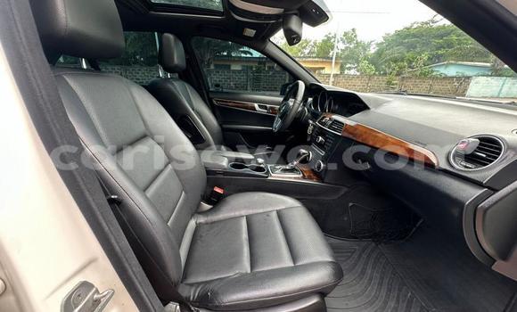 Ra Àlòkù Mercedes-Benz C-Classe funfun Ọkọ̀ in Cotonou ni Benin Ra Àlòkù Mercedes-Benz C-Classe funfun Ọkọ̀ in Cotonou ni Benin