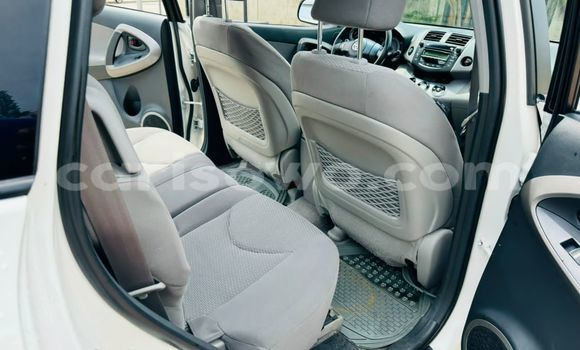 Sayi Na hannu Toyota RAV4 White Mota in Cotonou a Benin Sayi Na hannu Toyota RAV4 White Mota in Cotonou a Benin