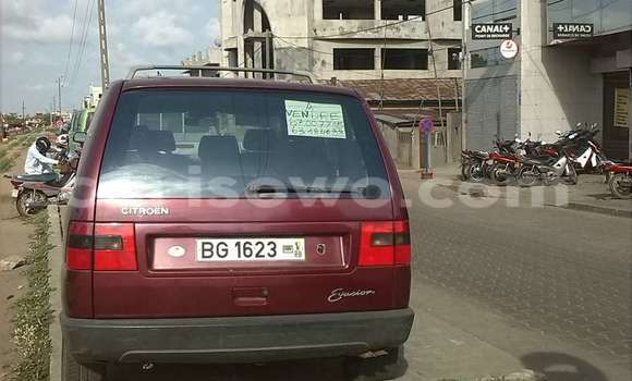 Ra Àlòkù Citroen 2CV Red Ọkọ̀ in Cotonou ni Benin Ra Àlòkù Citroen 2CV Red Ọkọ̀ in Cotonou ni Benin