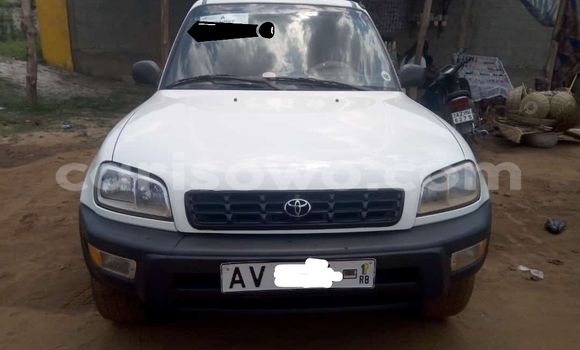 Acheter Occasion Voiture Toyota RAV4 Blanc à Cotonou, Benin Acheter Occasion Voiture Toyota RAV4 Blanc à Cotonou, Benin
