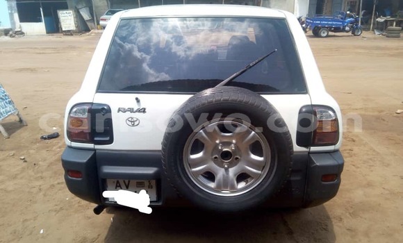 Acheter Occasion Voiture Toyota RAV4 Blanc à Cotonou, Benin Acheter Occasion Voiture Toyota RAV4 Blanc à Cotonou, Benin