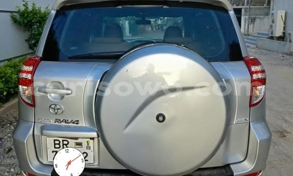 Sayi Na hannu Toyota RAV4 Azurfa Mota in Cotonou a Benin Sayi Na hannu Toyota RAV4 Azurfa Mota in Cotonou a Benin