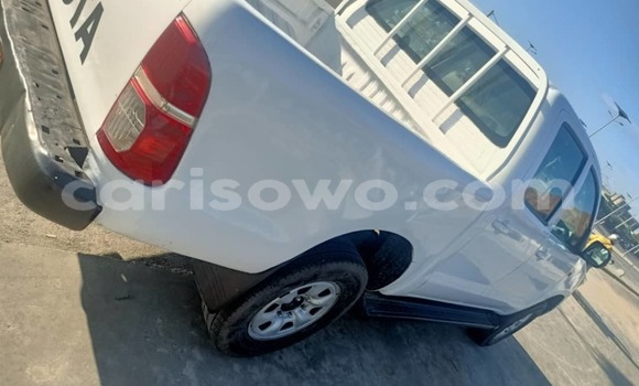 Buy Used Toyota Hilux White Car in Cotonou in Benign Buy Used Toyota Hilux White Car in Cotonou in Benign