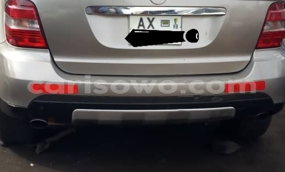 Sayi Na hannu Mercedes-Benz ML–Class Azurfa Mota in Cotonou a Benin Sayi Na hannu Mercedes-Benz ML–Class Azurfa Mota in Cotonou a Benin